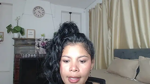 Snapshot of Emma_hassani chatting on 05-23-26, 05:50 Emma hassani online show from 05-23-26, 05:50