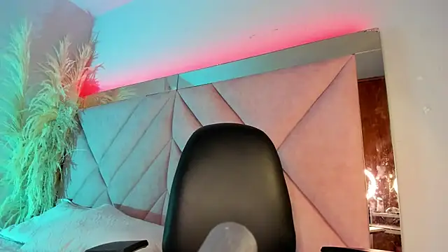 Alanah connory online show from 06-18-26, 04:00