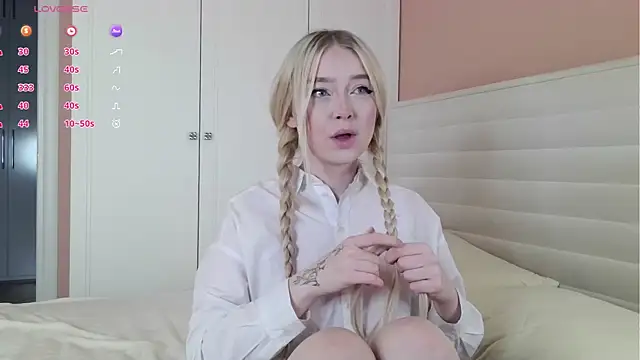 ChristinBland online show from 04-21-26, 12:22