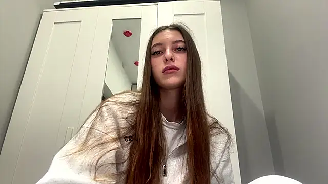 Snapshot of selena_favn chatting on 03-04-26, 03:12 selena favn online show from 03-04-26, 03:12