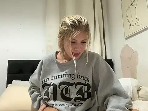 Snapshot of maisco19 chatting on 06-11-26, 11:14 maisco19 online show from 06-11-26, 11:14
