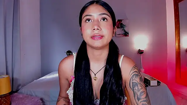 Snapshot of KimTaylorW chatting on 06-15-26, 09:28 KimTaylorW online show from 06-15-26, 09:28