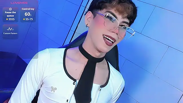 Snapshot of Gema_Jones_ chatting on 06-27-26, 11:48 Gema Jones online show from 06-27-26, 11:48