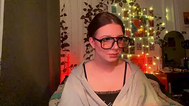 Snapshot of moonvampiq chatting on 02-24-26, 08:29 moonvampiq online show from 02-24-26, 08:29