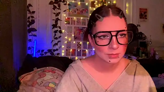 Snapshot of moonvampiq chatting on 02-25-26, 10:08 moonvampiq online show from 02-25-26, 10:08