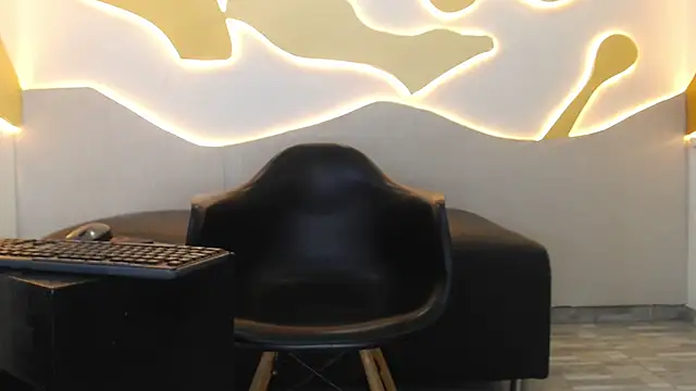 Hollmanhot online show from 05-30-26, 07:55