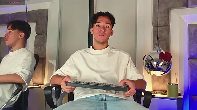 Austin Reedss online show from 03-23-26, 01:15