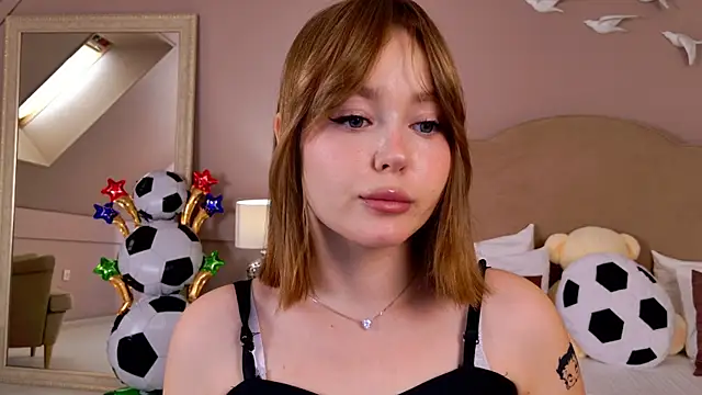 Snapshot of ElaraVance chatting on 07-03-26, 05:03 ElaraVance online show from 07-03-26, 05:03