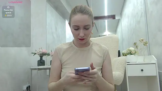 EmberLuna  online show from 04-03-26, 05:27