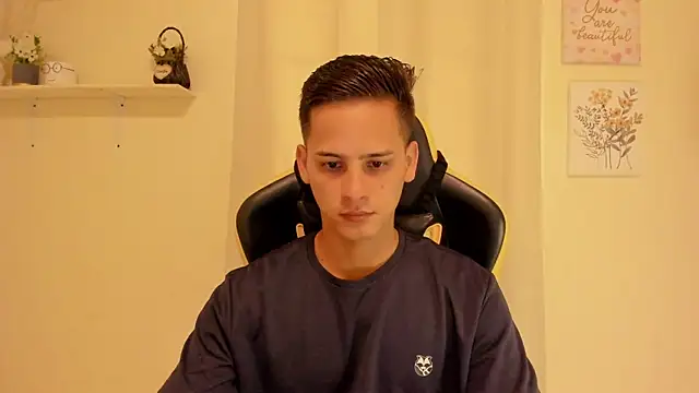 Snapshot of sexy_andres01 chatting on 05-26-26, 02:02 sexy andres01 online show from 05-26-26, 02:02
