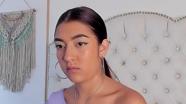 Snapshot of Sara_funy chatting on 02-26-26, 01:10 Sara funy online show from 02-26-26, 01:10