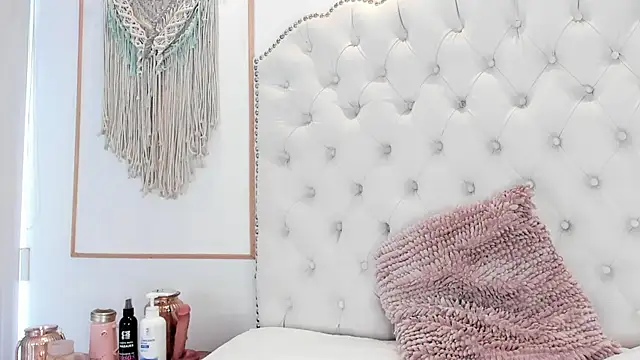 Sara funy online show from 03-12-26, 12:33