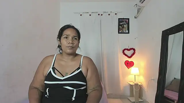 Snapshot of mariana_villa72 chatting on 06-27-26, 04:45 mariana villa72 online show from 06-27-26, 04:45