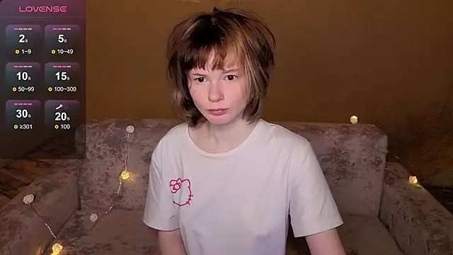 Snapshot of MikassaBowl chatting on 02-25-26, 01:43 MikassaBowl online show from 02-25-26, 01:43