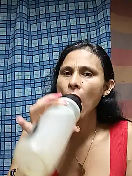 Snapshot of yuliitza4 chatting on 06-19-26, 12:48 yuliitza4 online show from 06-19-26, 12:48