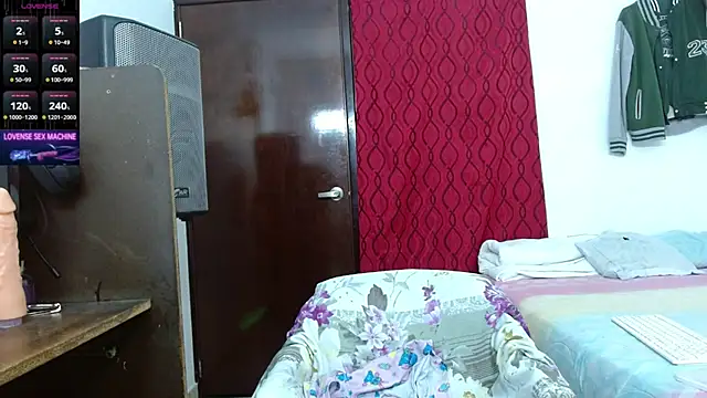Snapshot of scarlet_johannson19 chatting on 06-25-26, 03:06 scarlet johannson19 online show from 06-25-26, 03:06