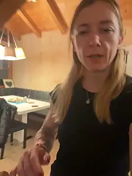 Snapshot of FitAnna chatting on 02-25-26, 07:01 FitAnna online show from 02-25-26, 07:01