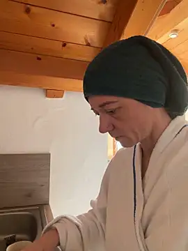 Snapshot of FitAnna chatting on 03-03-26, 09:04 FitAnna online show from 03-03-26, 09:04