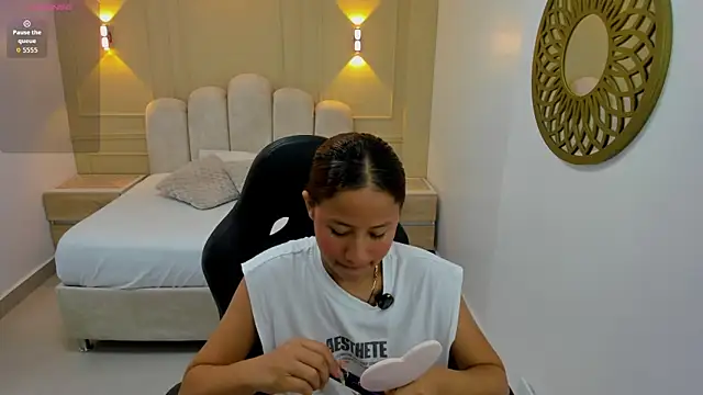 LESLYSIMPSON online show from 06-19-26, 07:28