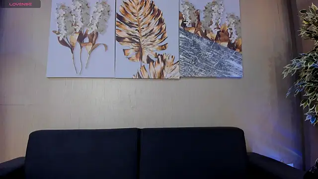 ValentinaaMilan online show from 04-21-26, 04:52