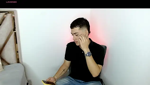 Snapshot of oliver___saint chatting on 03-01-26, 08:44 oliver saint online show from 03-01-26, 08:44