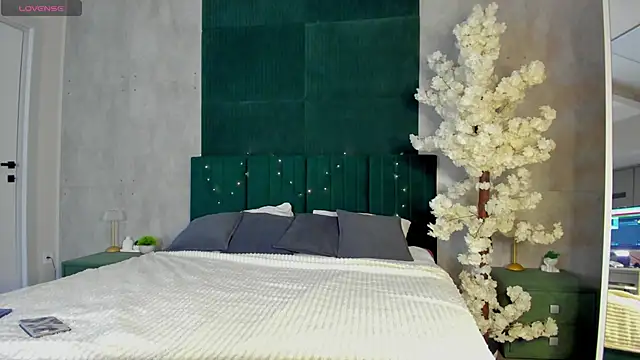 Kiva Rice online show from 04-16-26, 01:06