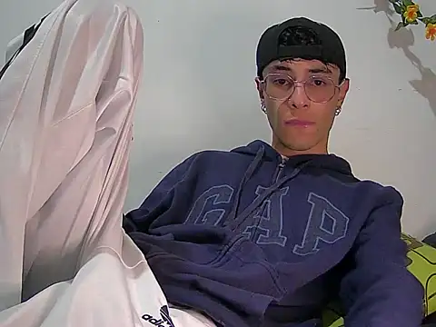 Snapshot of militoveruss2 chatting on 03-02-26, 10:44 militoveruss2 online show from 03-02-26, 10:44