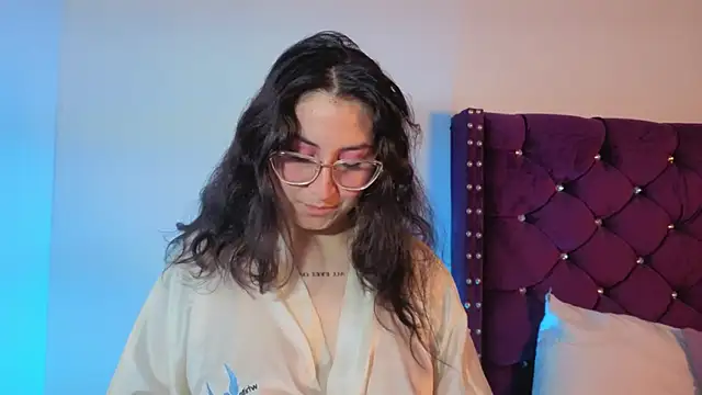 Maddie-LesYoux online show from 05-27-26, 01:08