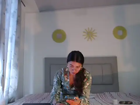 Snapshot of Julietaamado chatting on 05-18-26, 01:39 Julietaamado online show from 05-18-26, 01:39