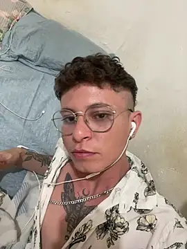 Snapshot of erickmoor2526 chatting on 02-26-26, 01:43 erickmoor2526 online show from 02-26-26, 01:43