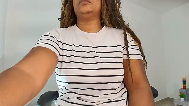 Snapshot of luxy_benet chatting on 03-03-26, 06:41 luxy benet online show from 03-03-26, 06:41