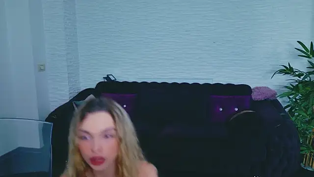 LannaSkyy online show from 04-15-26, 07:58