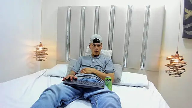 Snapshot of Ethan_Wolfe chatting on 02-27-26, 06:02 Ethan Wolfe online show from 02-27-26, 06:02