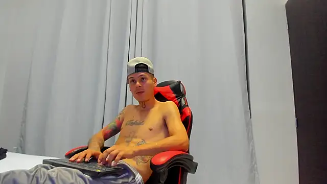 Snapshot of Ethan_Wolfe chatting on 03-03-26, 04:57 Ethan Wolfe online show from 03-03-26, 04:57