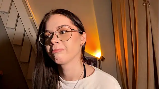 Snapshot of DebraSchneider chatting on 03-01-26, 04:42 DebraSchneider online show from 03-01-26, 04:42