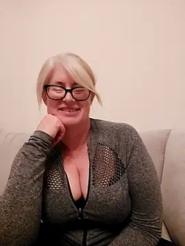 FlirtyFleur-x online show from 04-16-26, 09:50