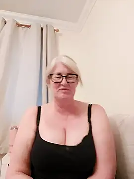 FlirtyFleur-x online show from 04-27-26, 07:12