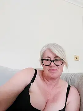 FlirtyFleur-x online show from 04-28-26, 02:22