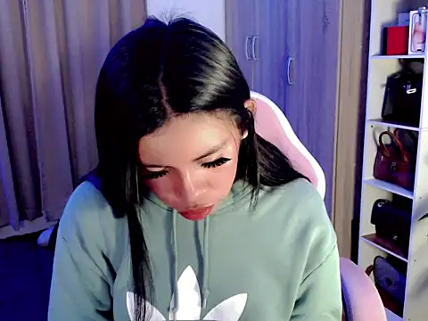 Maxinelove1 online show from 06-28-26, 02:56