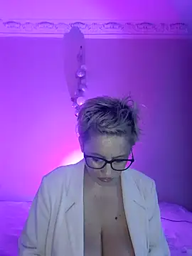 LunaBlaise online show from 04-10-26, 04:44