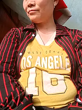 Snapshot of Lindxx-hot chatting on 03-03-26, 01:34 Lindxx-hot online show from 03-03-26, 01:34