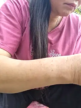 Snapshot of phay79 chatting on 04-25-26, 06:27 phay79 online show from 04-25-26, 06:27