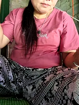 Snapshot of phay79 chatting on 05-26-26, 02:18 phay79 online show from 05-26-26, 02:18