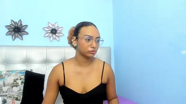 Snapshot of Saray_sexylove chatting on 04-18-26, 11:36 Saray sexylove online show from 04-18-26, 11:36