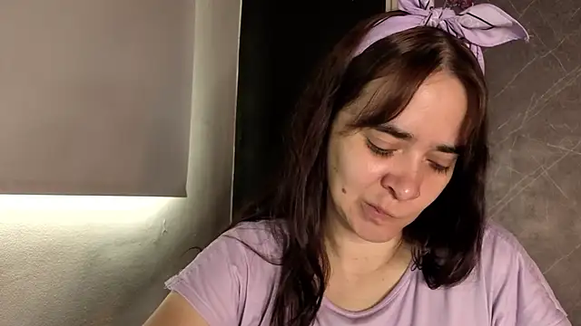 Snapshot of _VALERIAGOMEZ chatting on 06-17-26, 03:57 VALERIAGOMEZ online show from 06-17-26, 03:57