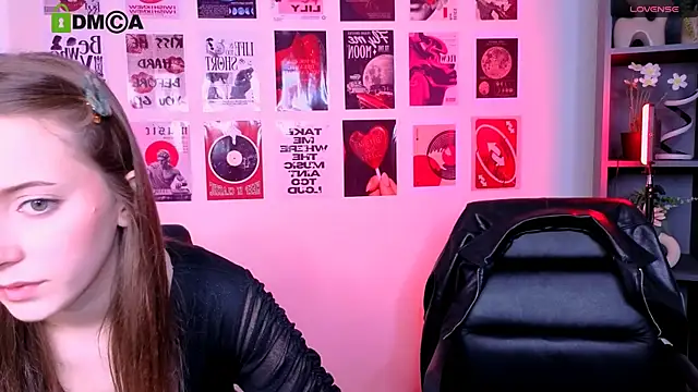 Snapshot of chloe_ley chatting on 07-13-26, 09:01 chloe ley online show from 07-13-26, 09:01