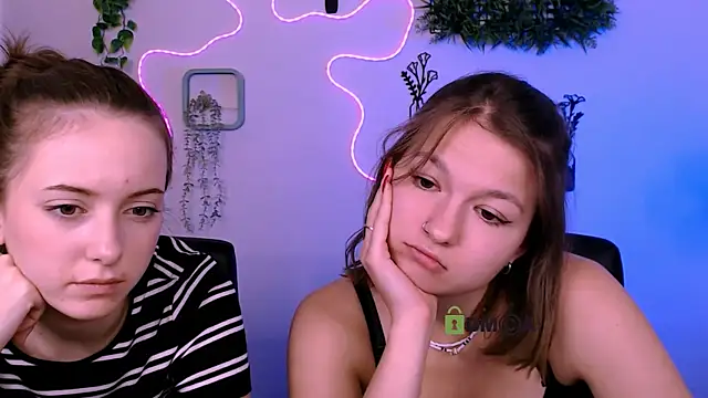 Snapshot of chloe_ley chatting on 07-28-26, 02:13 chloe ley online show from 07-28-26, 02:13