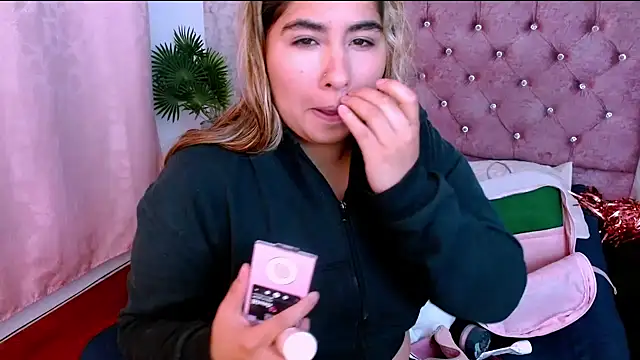 Sofiazaf  online show from 04-06-26, 12:28