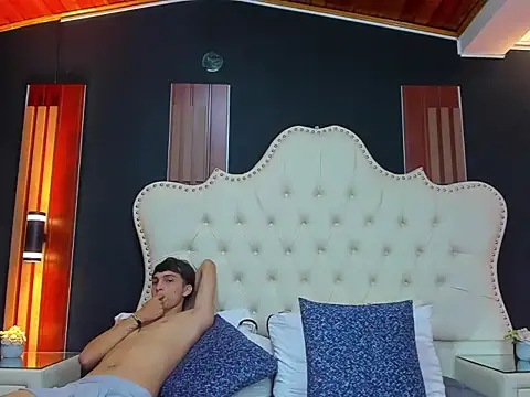 Snapshot of AnnyANDnoah chatting on 02-28-26, 01:01 AnnyANDnoah online show from 02-28-26, 01:01