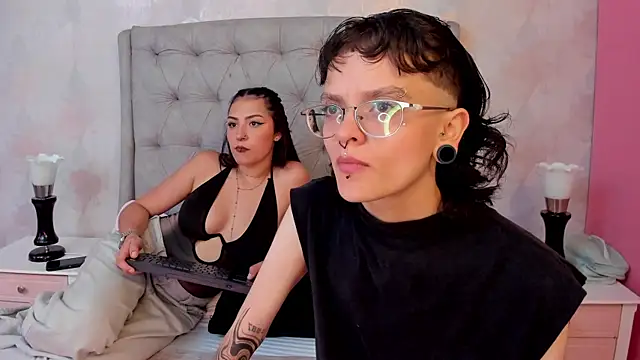 Snapshot of CaliferAndAurora chatting on 07-03-26, 01:23 CaliferAndAurora online show from 07-03-26, 01:23